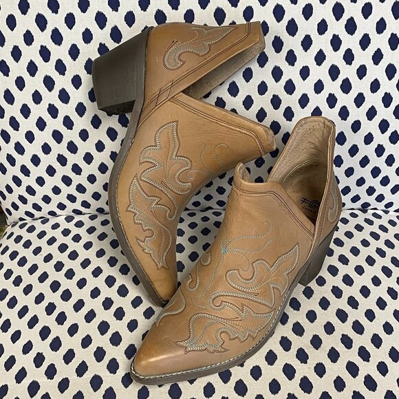Circle G Tan Brown Leather Booties Size 9.5 - Picture 1 of 9